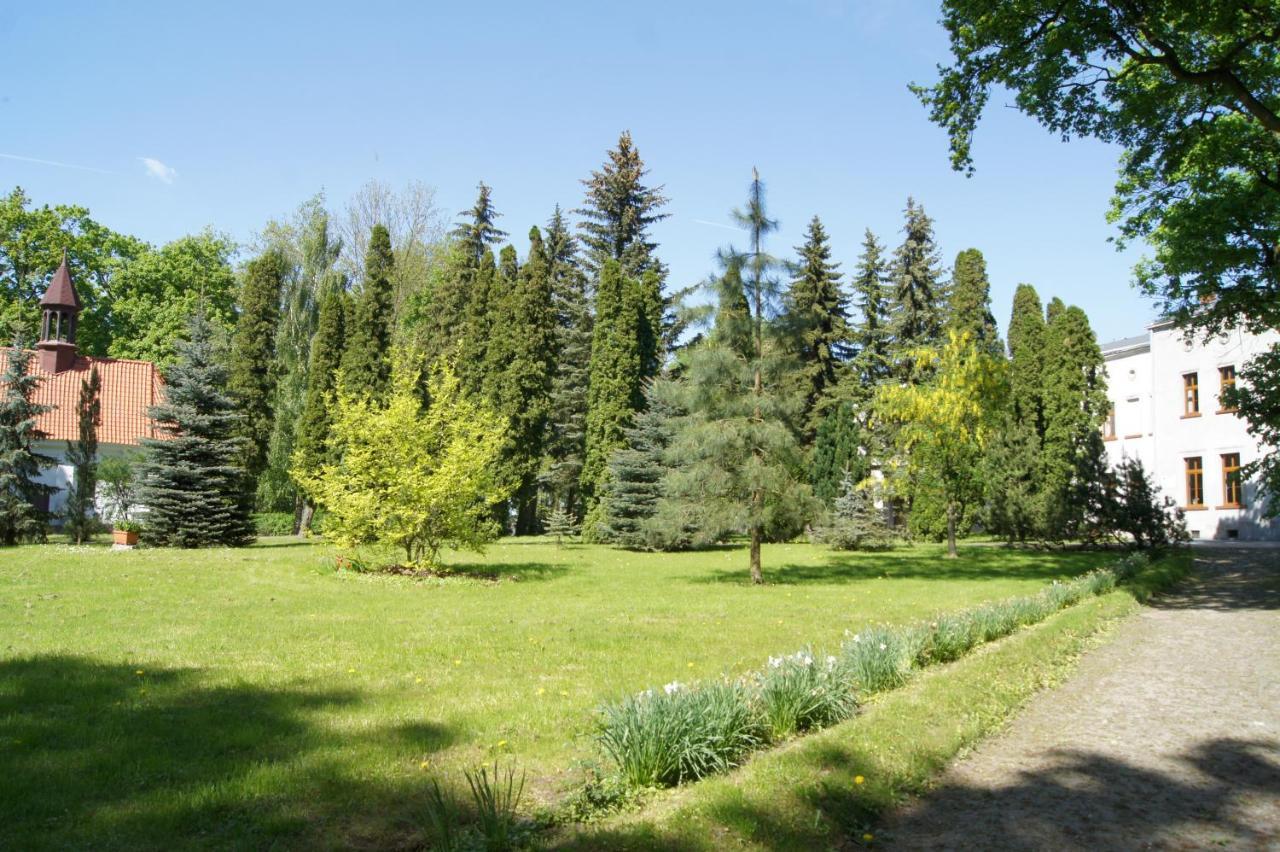 Palac Victoria Mgowo Bagian luar foto