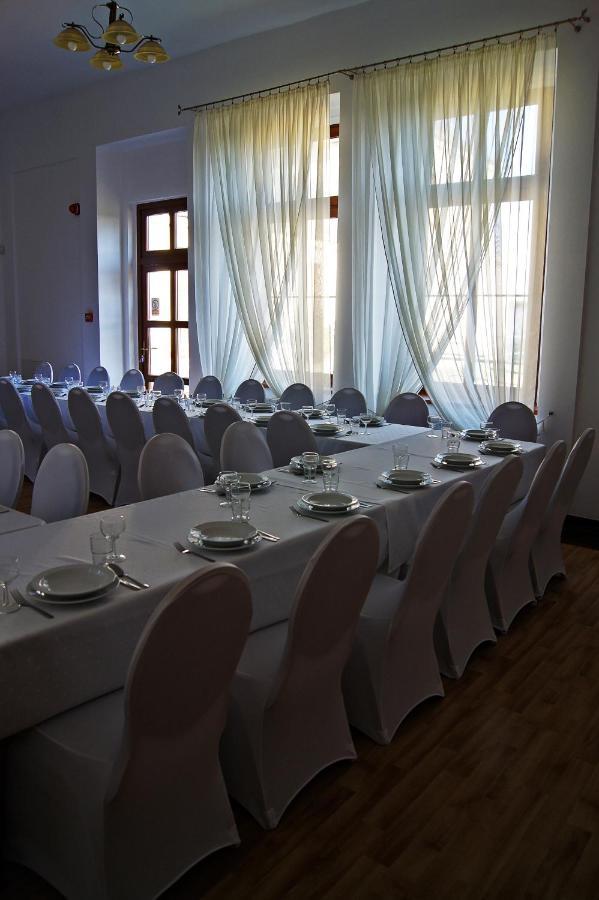 Palac Victoria Mgowo Bagian luar foto